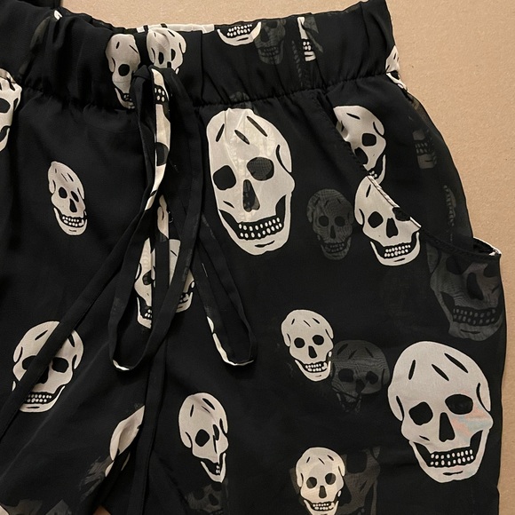 CLEARANCE! Honey Punch Sheer Skull Black Pants Size:Small( minimal flaw) - Picture 3 of 8
